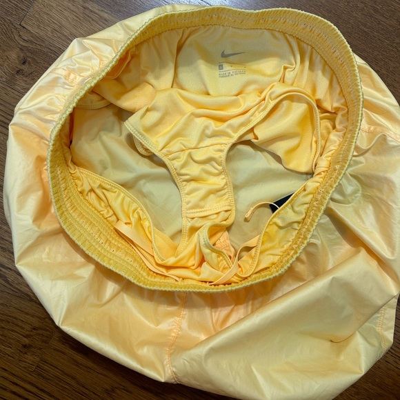 Nike Swoosh Run Women's Running Shorts NWT - Yellow/Orange - Picture 6 of 6